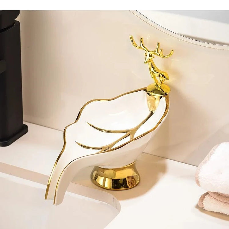 Détail porte-savon haut de gamme finition orfèvre - Accessoire luxe collection décoratif