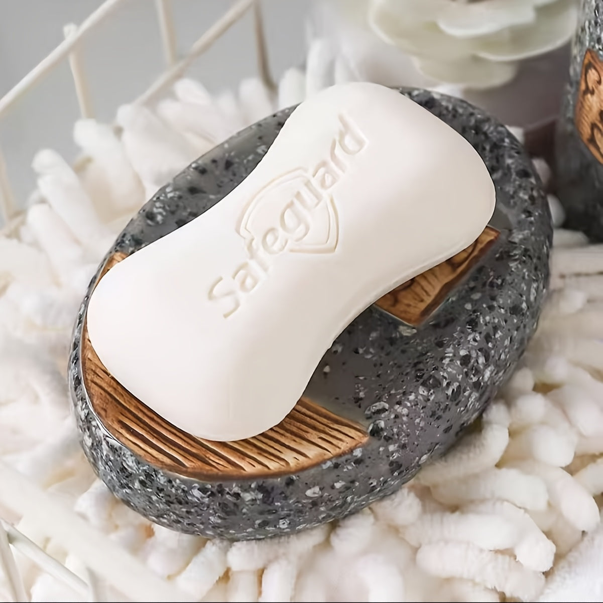 Distributeur savon céramique luxe marbre noir doré raffiné - forme ovale couvercle finition dorée décoratif salle de bain moderne
