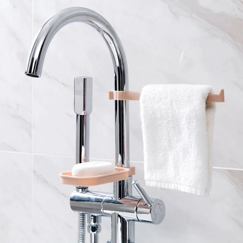 Porte-savon clip premium installé sur barre de douche, démonstration du système de fixation sans perçage
