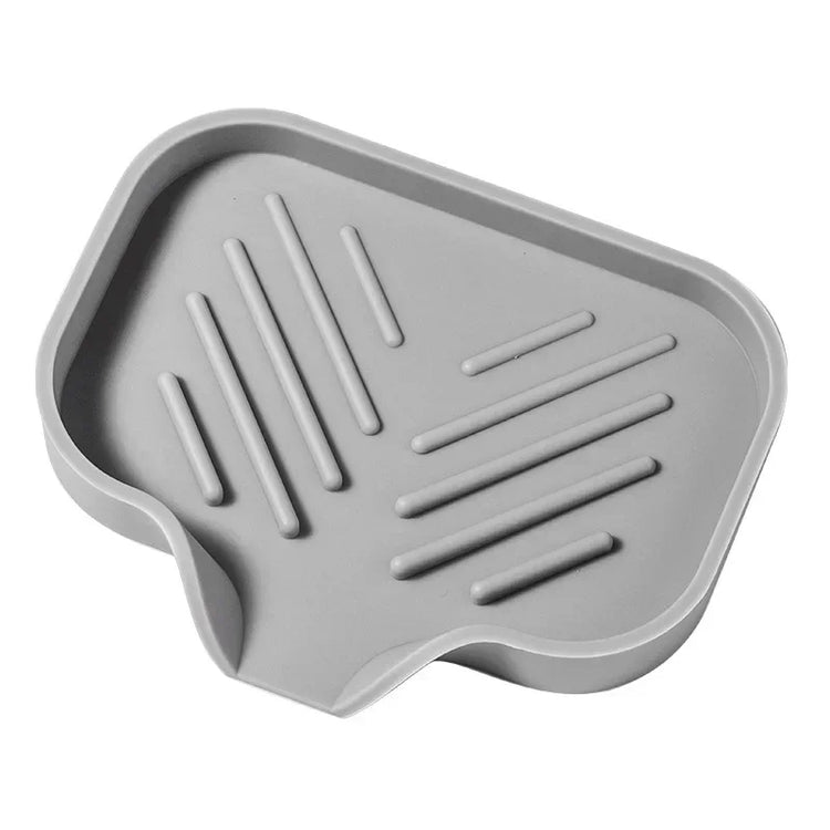 Porte-savon silicone en action évacuation eau savon sec hygiène salle de bain
