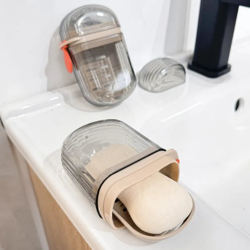Porte-savon voyage étanche ouvert montrant l'intérieur - Design compact pour bagages cabine

