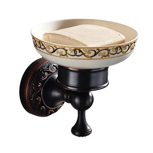 Gros plan sur les détails artisanaux du porte-savon bronze antique, révélant la qualité de la patine naturelle

