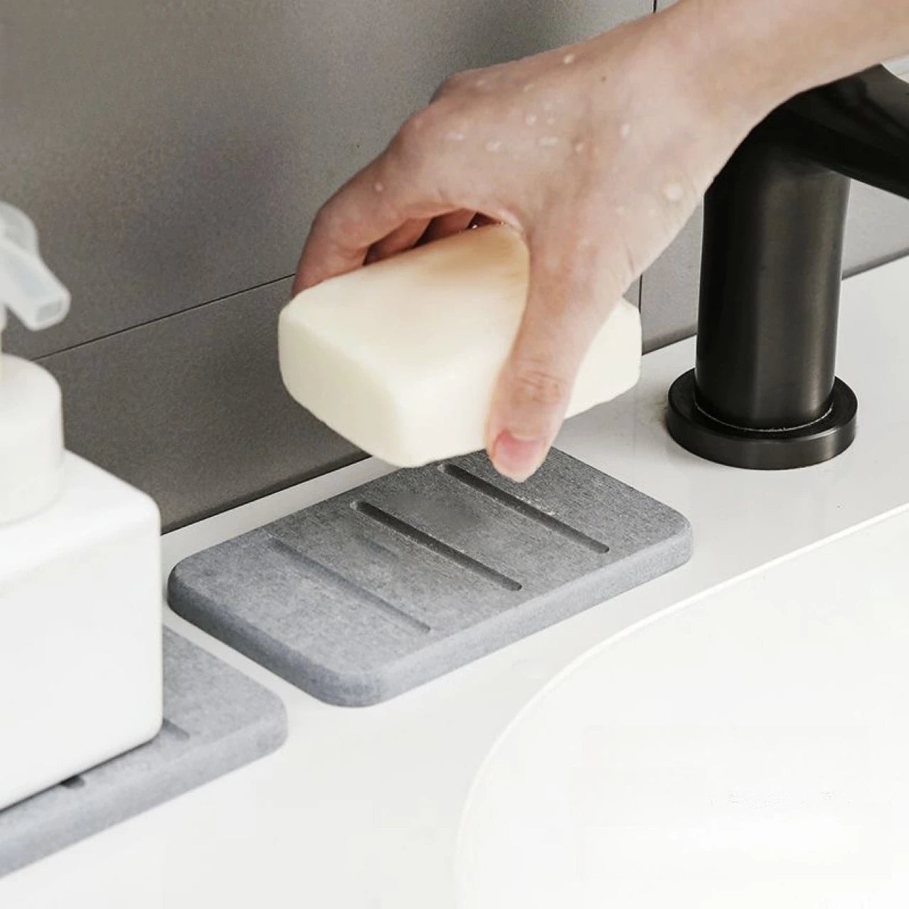 Porte-savon absorbant révolutionnaire matériau ultra-absorbant - évacuation humidité instantanée salle de bain
